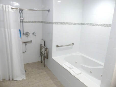 Hampton Inn Paramus - Image 31