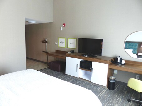 Hampton Inn Paramus - Image 41