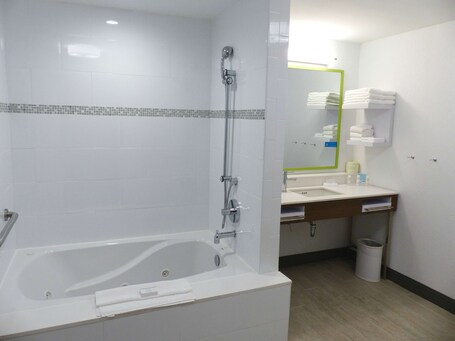 Hampton Inn Paramus - Image 29
