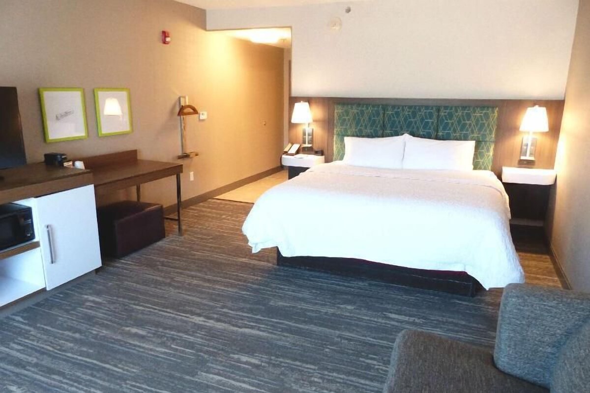 Iron/ironing board, WiFi (free), bed sheets