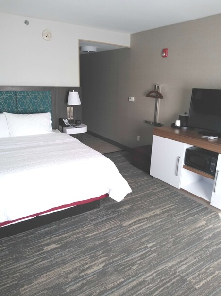 Hampton Inn Paramus - Image 25