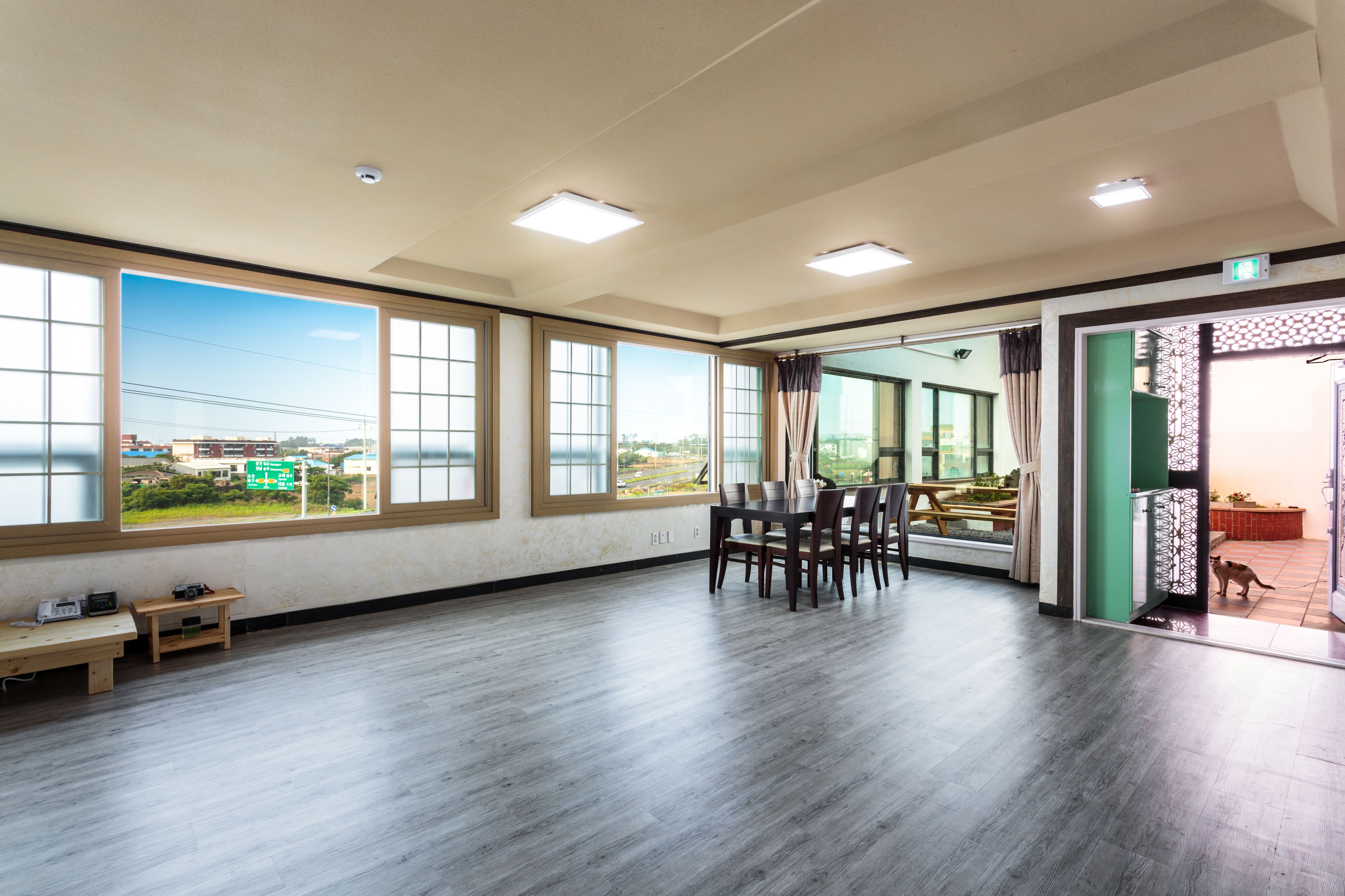 Familienzimmer | Wohnbereich | Flachbildfernseher