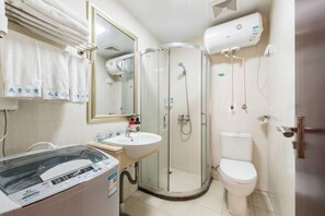 تجهيزات دش، مستلزمات مجانية للعناية الشخصية، مجففات شعر، خف للقدمين