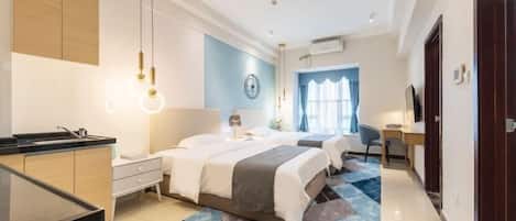Deluxe Triple Room | Desk, free WiFi