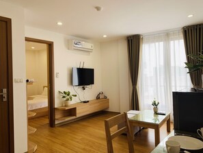 Standard Apartment, 1 Queen Bed | Living area