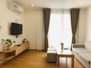 Standard Apartment, 1 Queen Bed | Living area