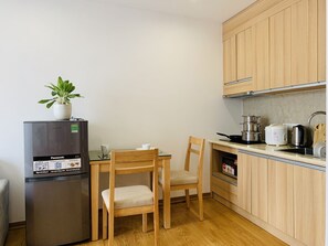Departamento estándar, 1 cama Queen size | Servicio a la habitación