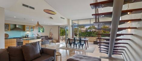 Appartement Deluxe, 3 chambres, 2 salles de bains | Coin séjour | Télévision à écran plat, Netflix