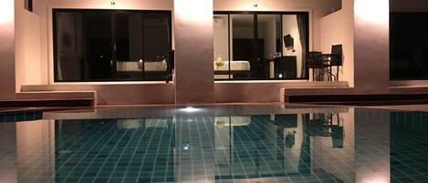 Deluxe Double Room | Outdoor pool