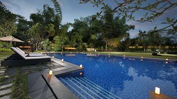 Deluxe House, 3 Bedrooms, Private Pool | Free minibar items, desk, blackout drapes, iron/ironing board
