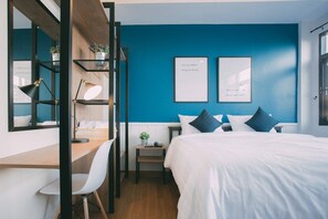 Studio Double Room | Individuell inredning, skrivbord och arbetsyta för laptop
