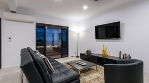 Apartment, 1 Bedroom | Living area - Onestep Airlie Retreat (Airlie Beach)