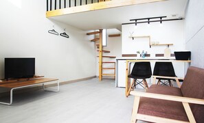 ファミリー ルーム | 専用キッチン | 冷蔵庫、電子レンジ、調理器具と食器