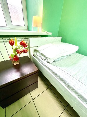 Hypo-allergenic bedding, iron/ironing board, free WiFi, bed sheets