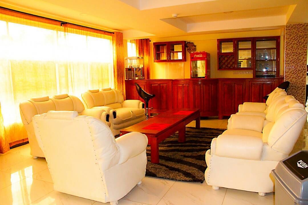 50-cm flat-screen TV with digital channels, TV, fireplace