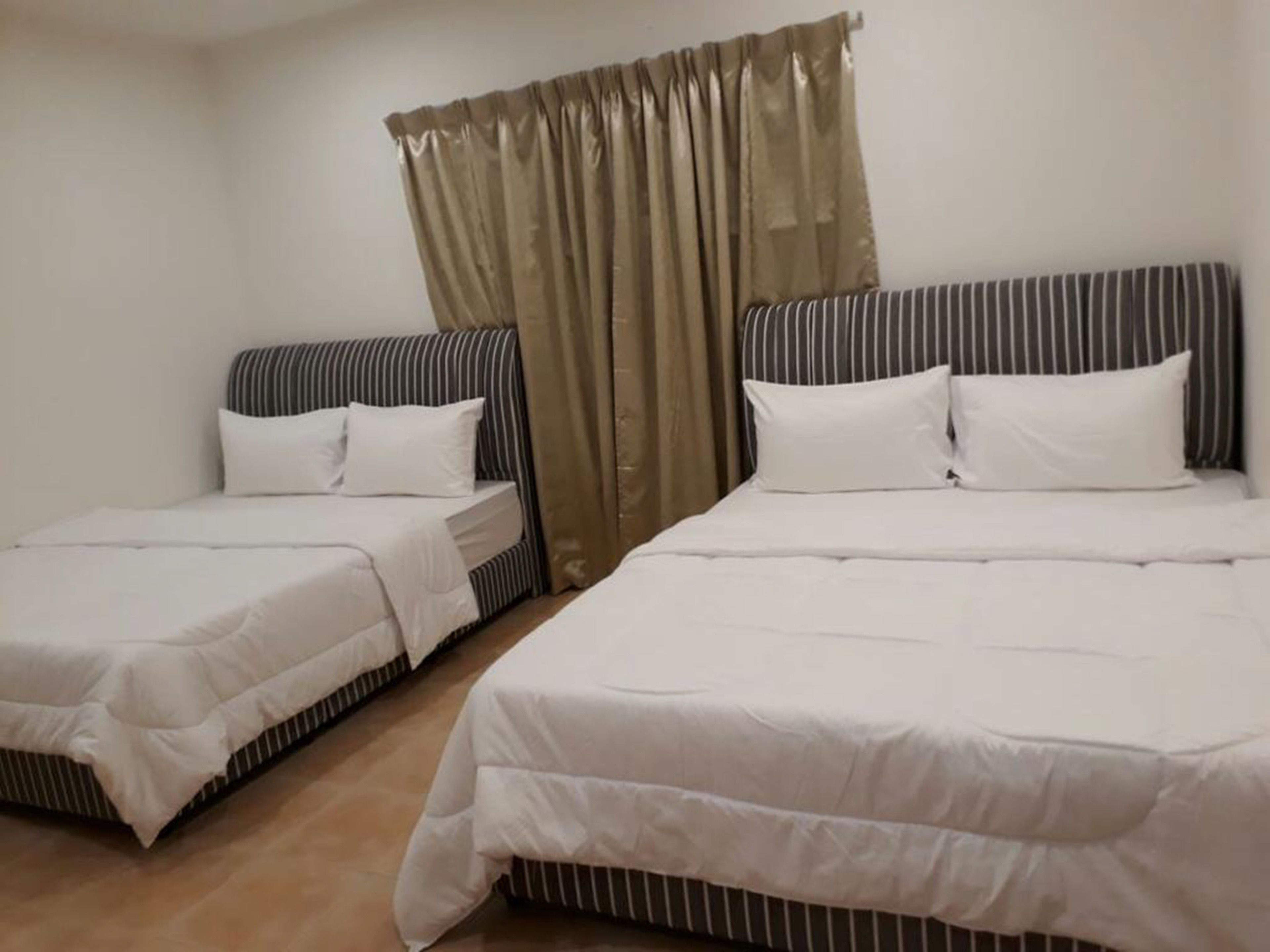 Seterika/papan seterika, cadar katil 