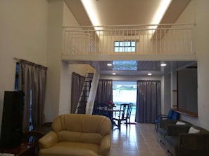 50-inch LED TV with satellite channels, TV - Ann Homestay Villa 893 (Alor Gajah)