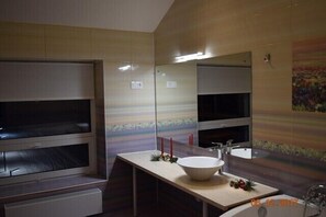 Suite, 1 Bedroom | Bathroom - Iceberg Ugry (Yukhnov)