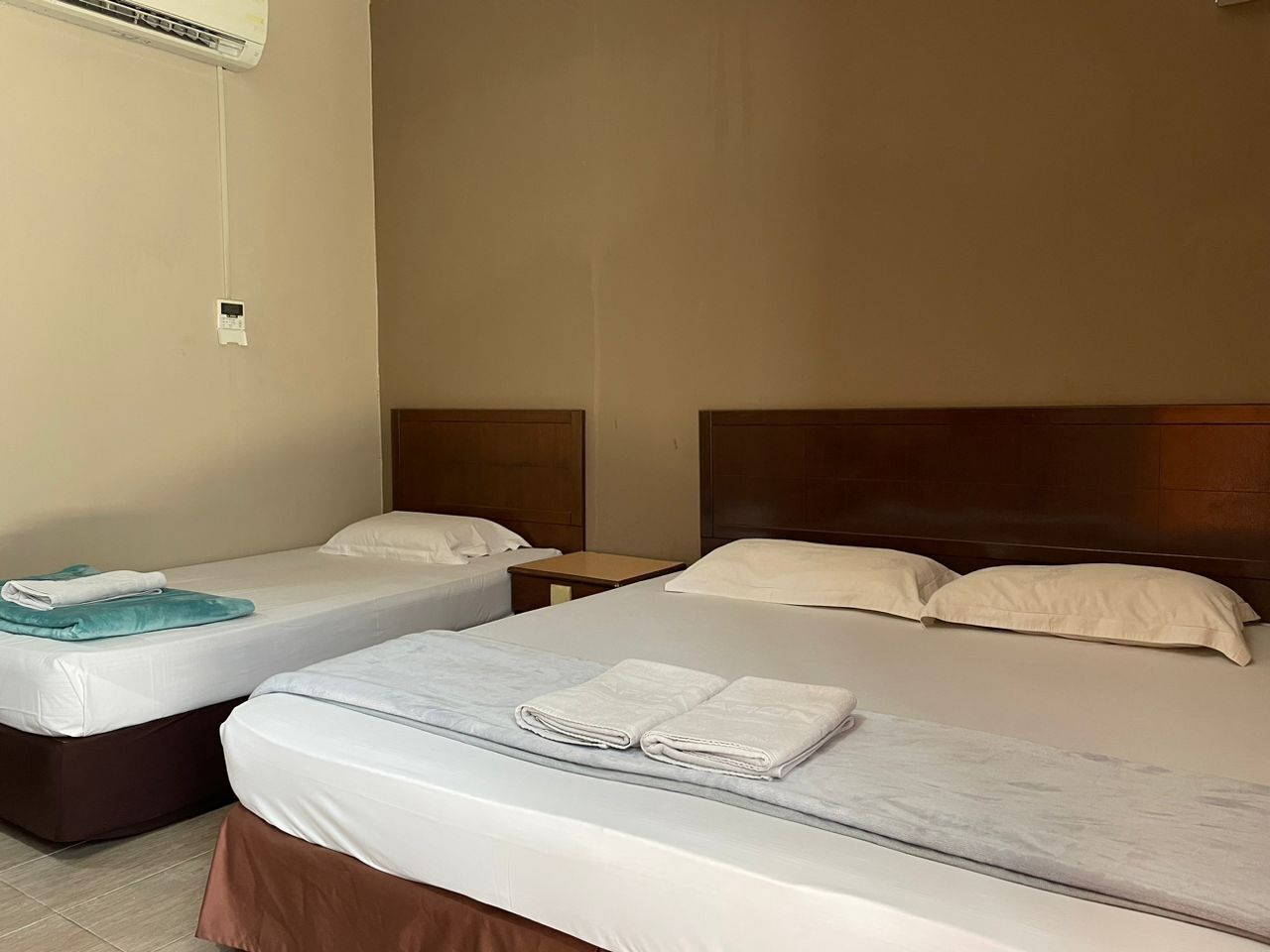 标准三人房 | 免费 WiFi