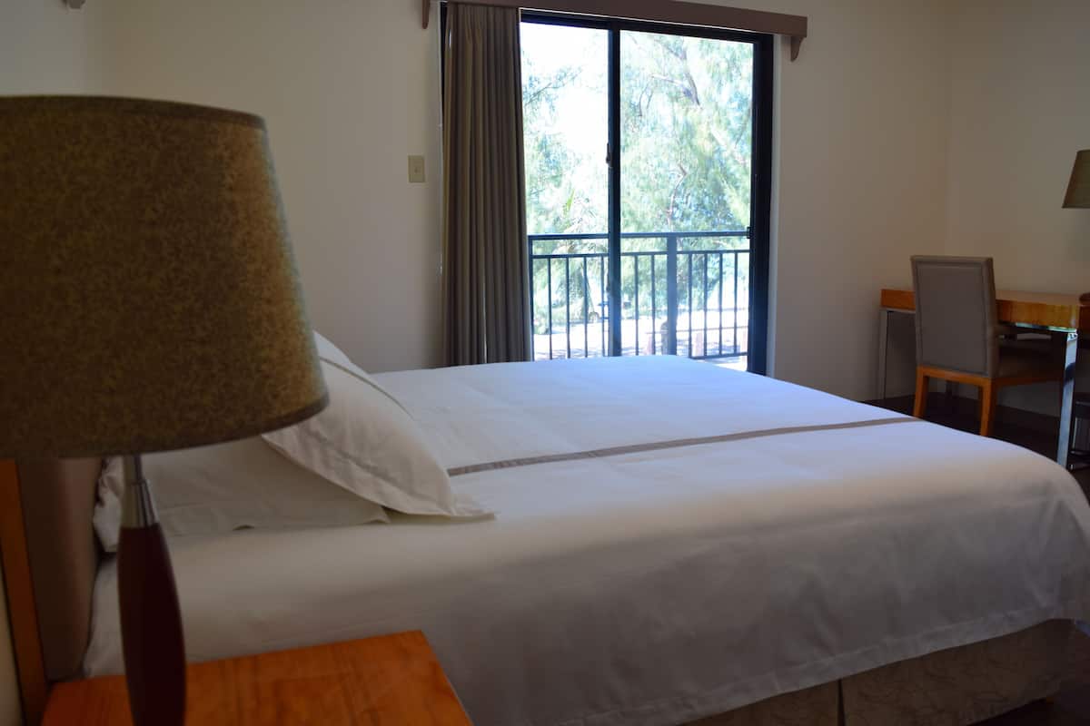deluxe room, 1 king bed, ocean view | in-room safe, desk, soundproofing, free wifi