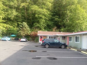 Exterior - Shiny Motel (Hoquiam)