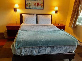 Single Room, 1 Queen Bed, Non Smoking | Memory foam beds, desk, free WiFi, bed sheets