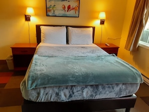 Single Room, 1 Queen Bed, Non Smoking | Memory foam beds, desk, free WiFi, bed sheets - Shiny Motel (Hoquiam)