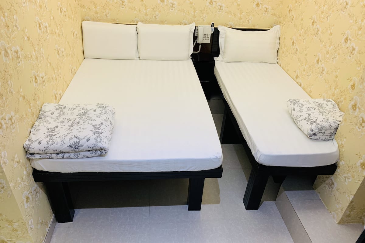 Triple Room | In-room safe, blackout drapes, soundproofing, iron/ironing board