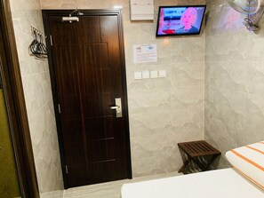 Double Room | Television - Victoria Inn (Kowloon)