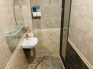 Double Room | Bathroom | Shower, free toiletries, hair dryer, slippers - Victoria Inn (Kowloon)