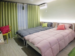 Chambre avec lits jumeaux | 1 chambre, bureau, rideaux occultants, chambres insonorisées