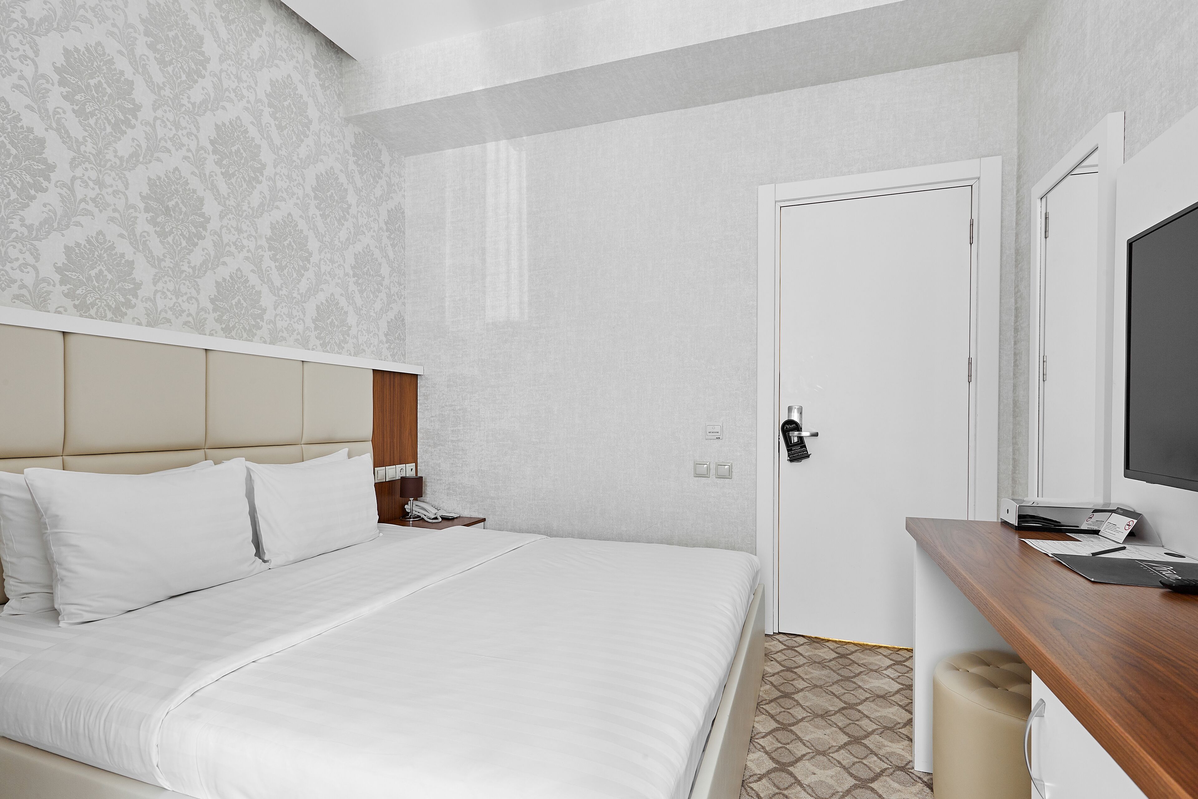 Kamar Double Basic | Brankas, setrika/meja setrika, Wi-Fi gratis, dan seprai linen