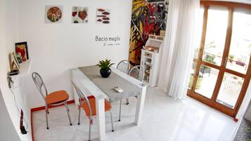 Réfrigérateur dans l'espace commun