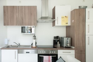 Apartment, 1 Double Bed with Sofa bed, Non Smoking, Kitchen | Private kitchen | Fridge, microwave, oven, stovetop - Apartments-Room Leverkusen City (Leverkusen)
