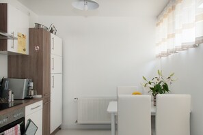 Apartment, 1 Double Bed with Sofa bed, Non Smoking, Kitchen | Private kitchen | Fridge, microwave, oven, stovetop - Apartments-Room Leverkusen City (Leverkusen)