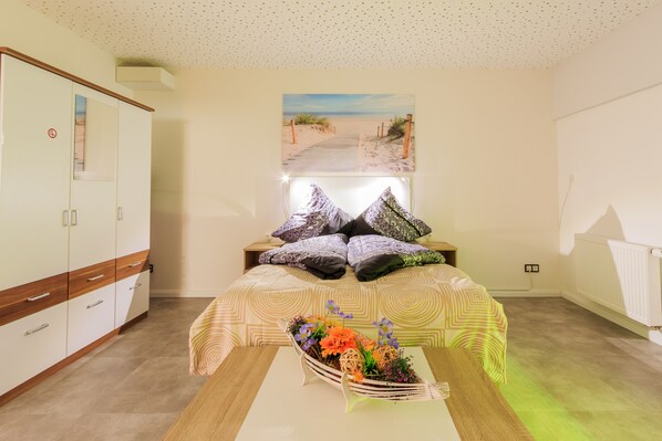 Comfort Apartment, 1 Double Bed with Sofa bed, Non Smoking, Kitchen | In-room safe, desk, laptop workspace, iron/ironing board