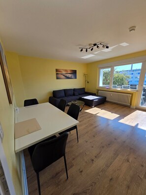 Deluxe Apartment | Living room | Flat-screen TV, Netflix