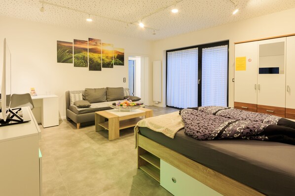 Comfort Apartment, 1 Double Bed with Sofa bed, Non Smoking, Kitchen | In-room safe, desk, iron/ironing board, free WiFi - Apartments-Room Leverkusen City (Leverkusen)