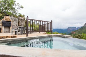 Exclusive House, 6 Bedrooms, Valley View, Mountainside | 1 bedroom, in-room safe, blackout drapes, iron/ironing board - Blyde Canyon, A Forever Resort (Matibidi)