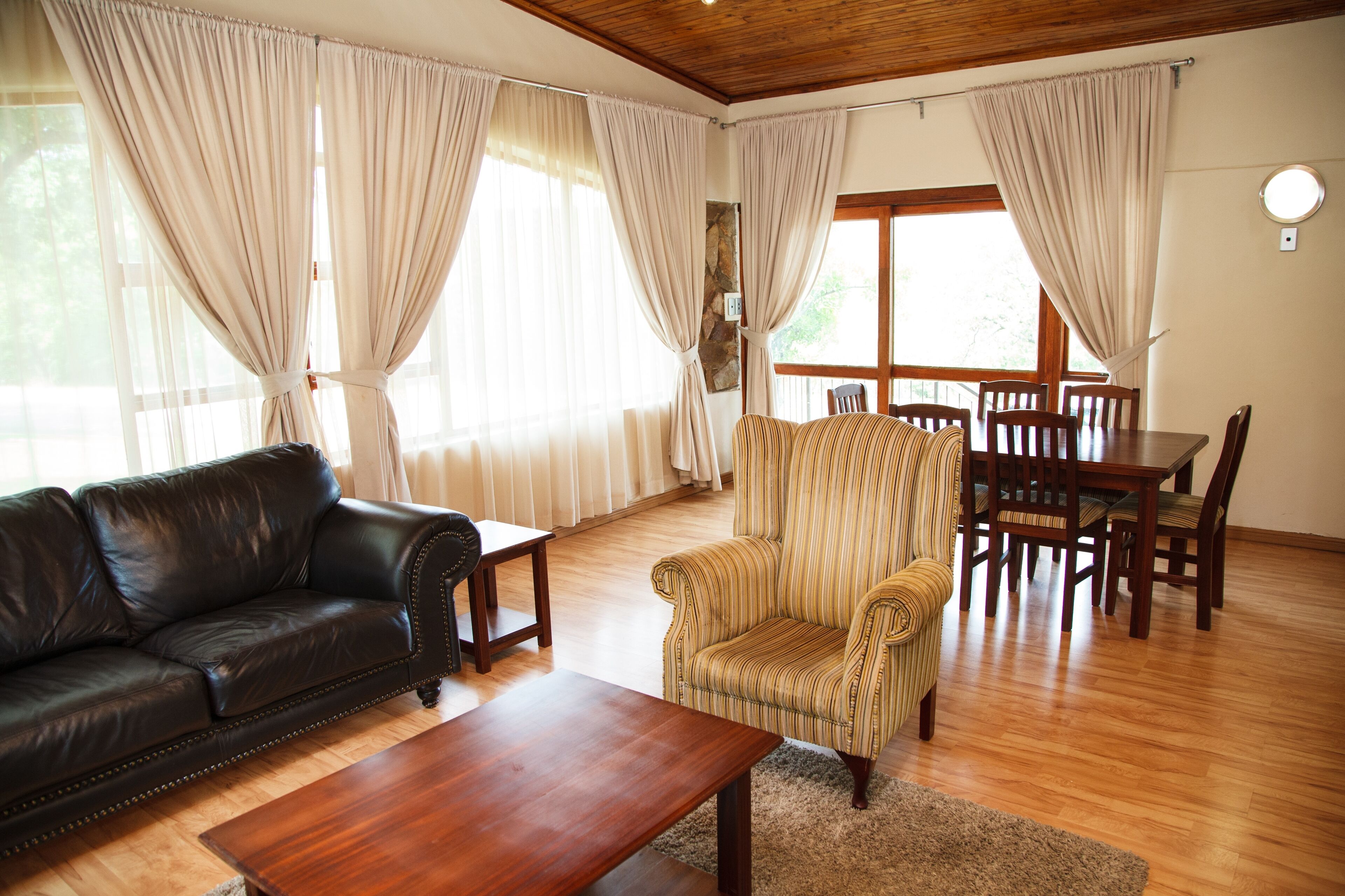 Deluxe Chalet, 2 Bedrooms, Resort View, Garden Area (3) | In-room dining