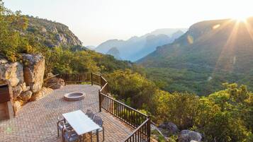 Exclusive-Haus, 6 Schlafzimmer, Talblick, Bergseite | Terrasse/Patio