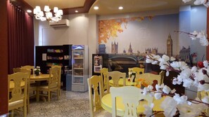 Dining - Elizabeth Hotel (Pili)