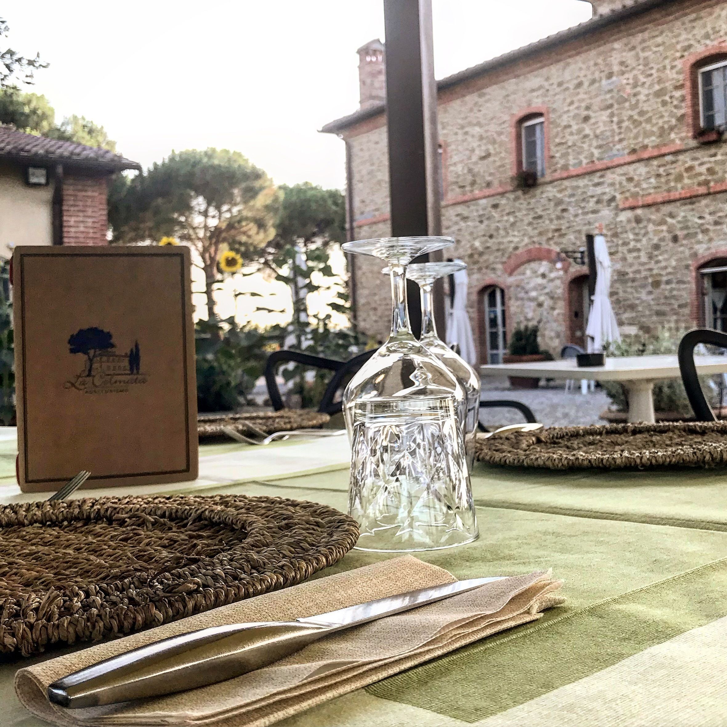 Se sirven cenas y cocina regional 