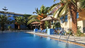 Seasonal outdoor pool, pool umbrellas, sun loungers