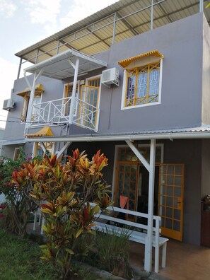 Front of property - SBE Villa (Flic-en-Flac)