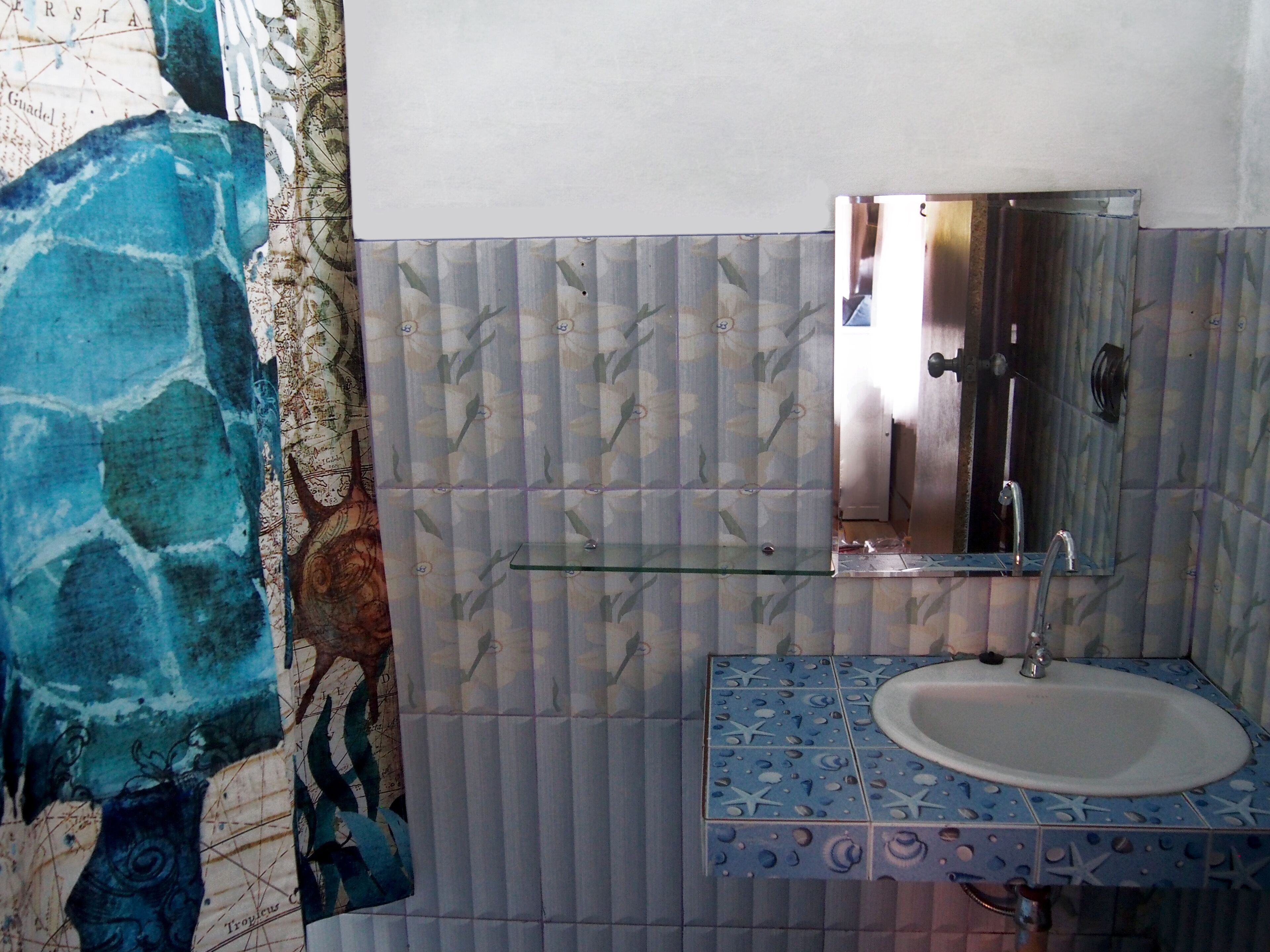 standard room  | bathroom sink