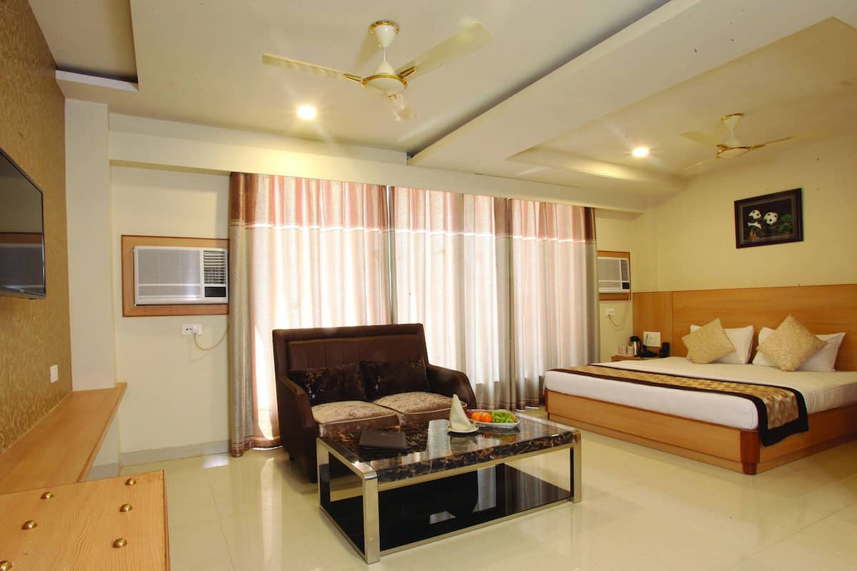 Deluxe Room | In-room safe, desk, soundproofing, rollaway beds (free)
