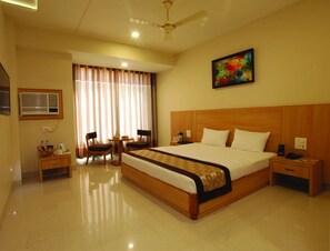 Deluxe Room | In-room safe, desk, soundproofing, free rollaway beds - Wingston A Treehouse Hotel-Goverdhan (Mathura)