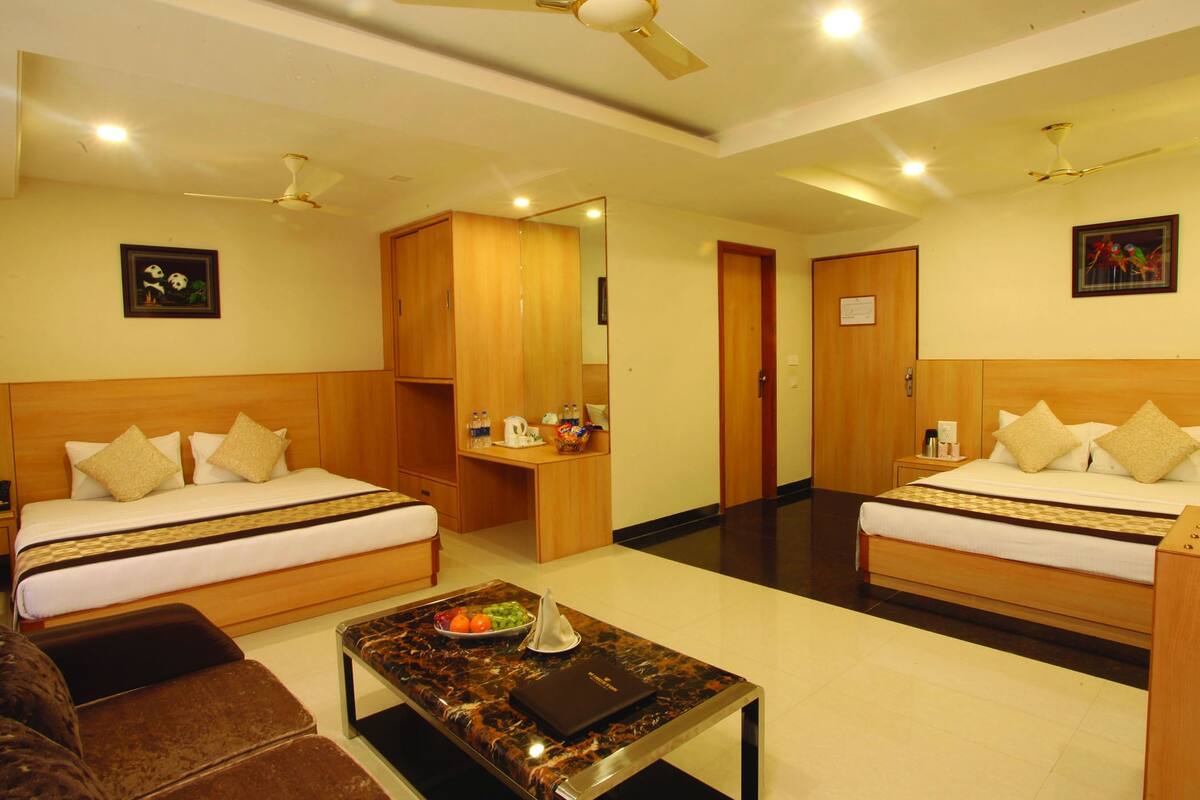 Suite | In-room safe, desk, soundproofing, rollaway beds (free)