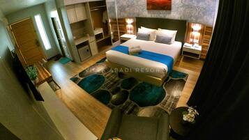Deluxe Room, 1 King Bed | Desk, iron/ironing board, free WiFi